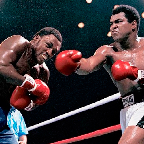 09. Gesigneerde bokshandschoen van Muhammad Ali